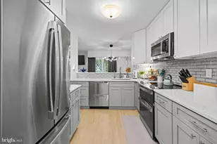 1054 Warwick Ct, Sterling, VA 20164 - Photo 16