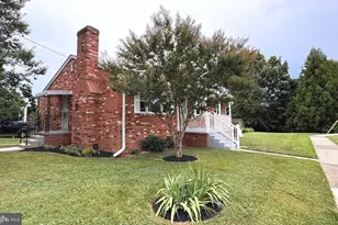 204 Ayr St NW, Leesburg, VA 20176 - Photo 2