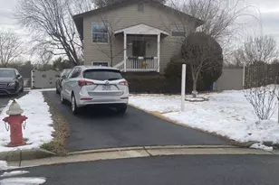 410 Hummer Ct, Sterling, VA 20164 - Photo 2