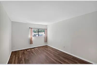 1056 Warwick, Sterling, VA 20164 - Photo 8