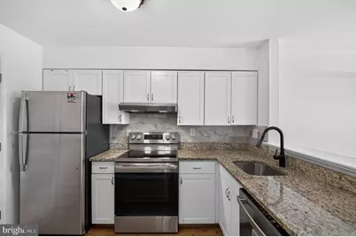 1056 Warwick, Sterling, VA 20164 - Photo 4