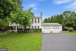 10609 Oxford Ct, Great Falls, VA 22066 - Photo 1