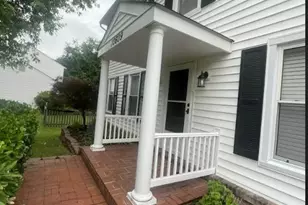 10609 Oxford Ct, Great Falls, VA 22066 - Photo 2