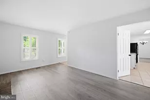 10609 Oxford Ct, Great Falls, VA 22066 - Photo 6