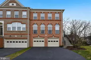 22092 Avonworth Square, Broadlands, VA 20148 - Photo 1
