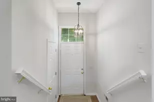 405 McDaniel Dr, Purcellville, VA 20132 - Photo 2
