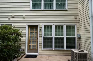 46946 Courtyard Sq, Sterling, VA 20164 - Photo 2