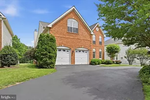 20242 Hidden Creek Ct, Ashburn, VA 20147 - Photo 2