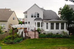 18278 Maple Spring Ct, Leesburg, VA 20176 - Photo 2