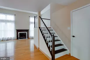 21707 Leatherleaf Cir, Sterling, VA 20164 - Photo 8