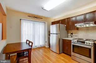 21707 Leatherleaf Cir, Sterling, VA 20164 - Photo 4