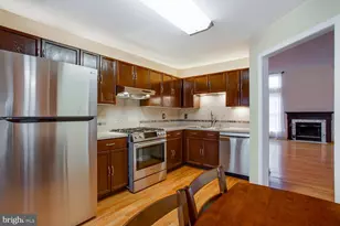 21707 Leatherleaf Cir, Sterling, VA 20164 - Photo 2