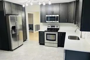 110 Oakview Dr SE, Leesburg, VA 20175 - Photo 2