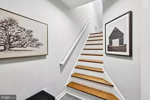 26084 Lands End Dr, Chantilly, VA 20152 - Photo 2