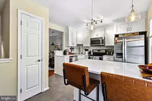26084 Lands End Dr, Chantilly, VA 20152 - Photo 8