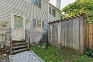 35 Bickel Ct, Sterling, VA 20165 - Photo 34