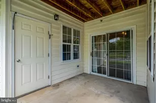 25230 Pond View Square, Chantilly, VA 20152 - Photo 8