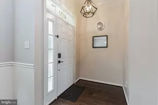 42753 Stadler Ln, Chantilly, VA 20152 - Photo 2
