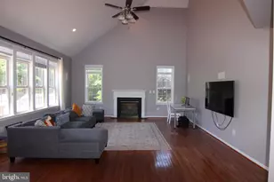 25783 Fenian Ct, Chantilly, VA 20152 - Photo 12