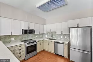 19375 Cypress Ridge Terrace, Leesburg, VA 20176 - Photo 12