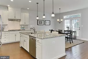 42936 Courtland Chase Square, Ashburn, VA 20148 - Photo 2
