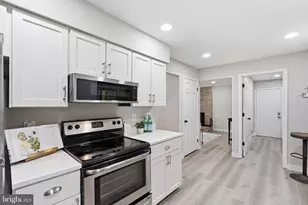 10166 Yorktown Way, Great Falls, VA 22066 - Photo 16