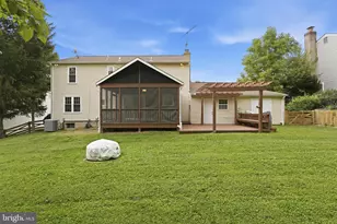 10166 Yorktown Way, Great Falls, VA 22066 - Photo 48