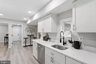 10166 Yorktown Way, Great Falls, VA 22066 - Photo 14