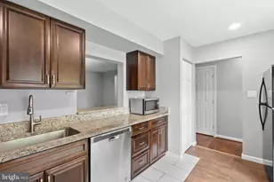 220 Meadows Ln NE, Leesburg, VA 20176 - Photo 10