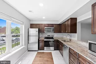 220 Meadows Ln NE, Leesburg, VA 20176 - Photo 8