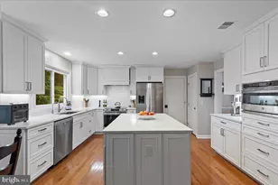 20812 Waterbeach Pl, Sterling, VA 20165 - Photo 16