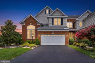 22970 Weybridge Square, Broadlands, VA 20148 - Photo 2