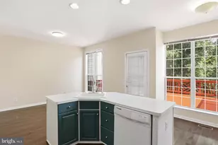 47606 Watkins Island Square, Sterling, VA 20165 - Photo 18