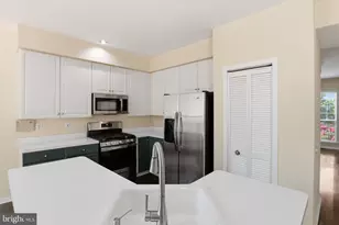 47606 Watkins Island Square, Sterling, VA 20165 - Photo 16