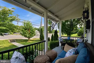 611 S King St, Leesburg, VA 20175 - Photo 2