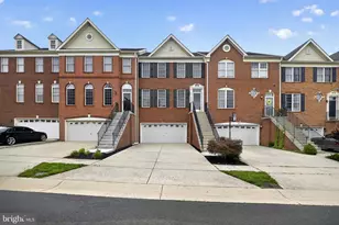 25915 Kirkwood Square, Chantilly, VA 20152 - Photo 2
