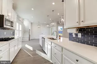 13 S Locust St, Lovettsville, VA 20180 - Photo 14