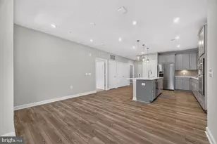 21630 Hawksbill High Cir, Sterling, VA 20164 - Photo 16