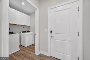 21630 Hawksbill High Cir, Sterling, VA 20164 - Photo 6