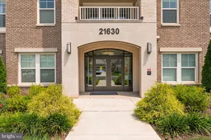 21630 Hawksbill High Cir, Sterling, VA 20164 - Photo 4