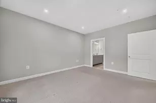 21630 Hawksbill High Cir, Sterling, VA 20164 - Photo 24