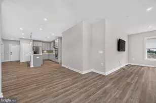 21630 Hawksbill High Cir, Sterling, VA 20164 - Photo 16