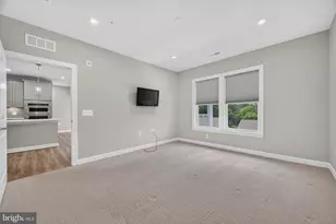 21630 Hawksbill High Cir, Sterling, VA 20164 - Photo 22
