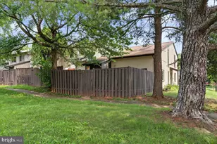 129 Willow Pl, Sterling, VA 20164 - Photo 18