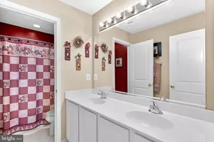 42755 Chatelain Cir, Brambleton, VA 20148 - Photo 38