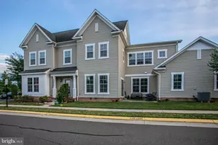 20846 Ashburn Heights Dr, Ashburn, VA 20148 - Photo 2