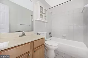 45515 Lakemont Square, Sterling, VA 20165 - Photo 16