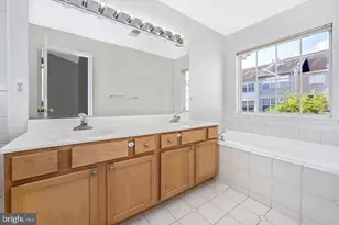 45515 Lakemont Square, Sterling, VA 20165 - Photo 12
