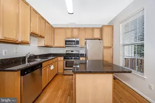 45515 Lakemont Square, Sterling, VA 20165 - Photo 10