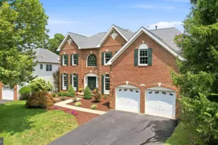 19704 Stanford Hall Pl, Ashburn, VA 20147 - Photo 2
